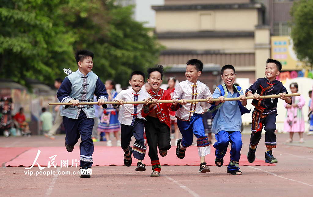 广西扶绥：多彩活动喜迎“三月三”