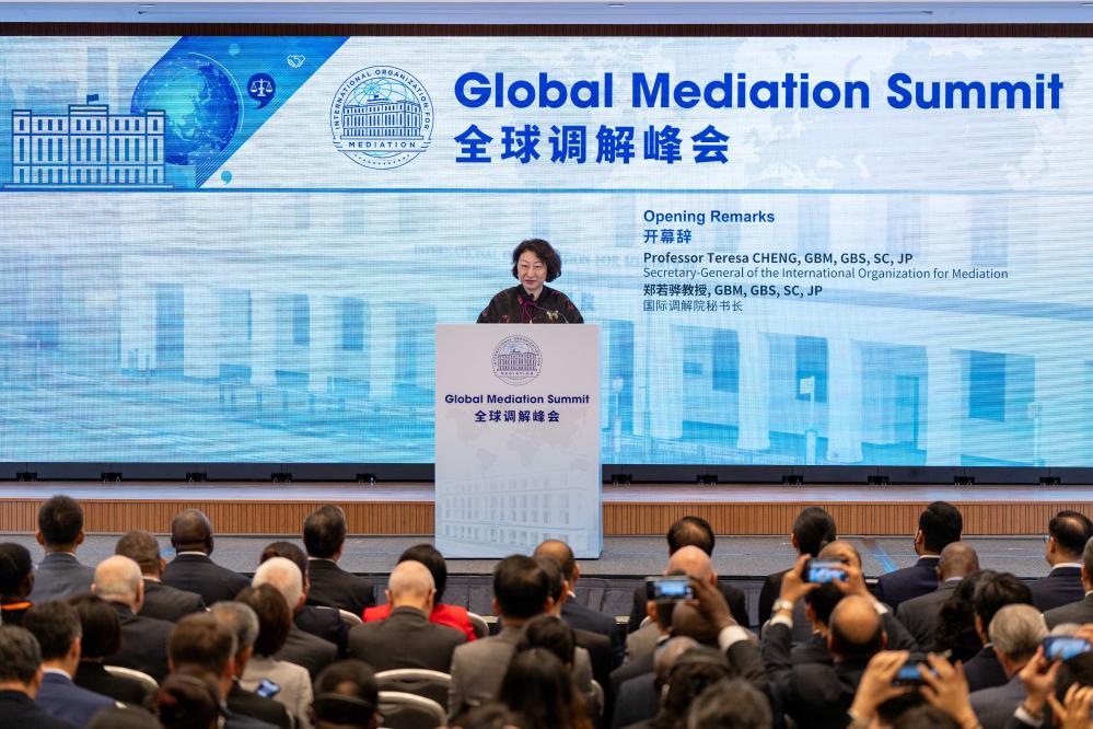 5月8日，国际调解院首任秘书长郑若骅在峰会上致辞。新华社记者 朱炜 摄